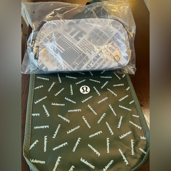 Lululemon Athletica Black and White Cosmetic Bag - Picture 9 of 11